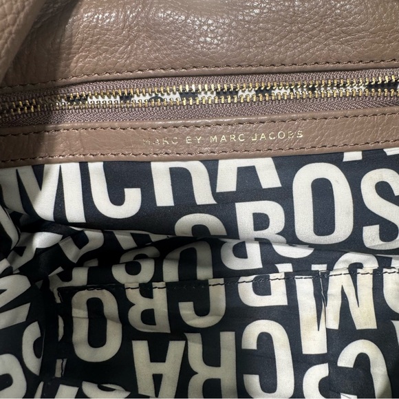 Marc Jacobs Classic Q Hiller Tan Leather Hobo Bag - Picture 12 of 13